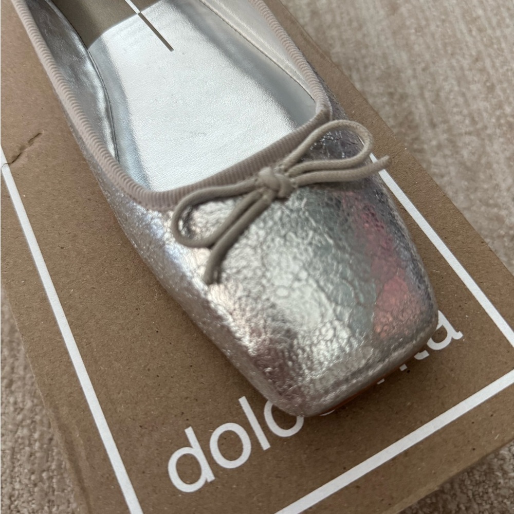 Dolce Vita Metallic Silver flats - never worn! - Picture 2 of 4